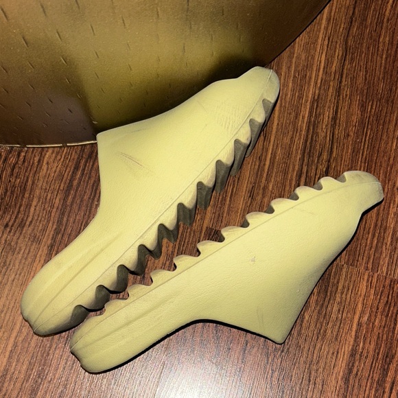 YEEZY slides - Picture 6 of 9